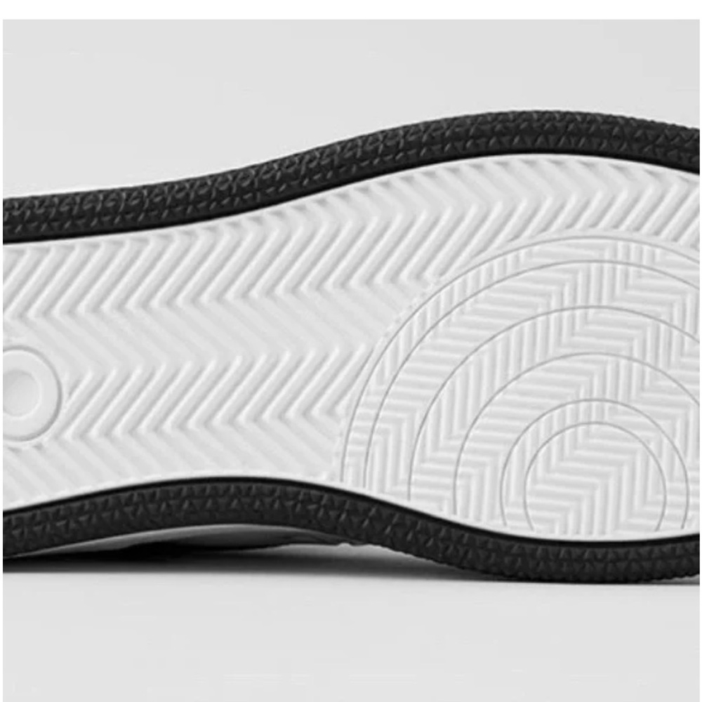 ALO Yoga Mens Recovery Black and White Sneakers 8.5 - Picture 5 of 16